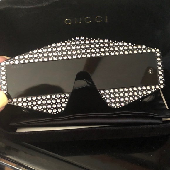 Stunning runway iridescent gucci sunglasses
